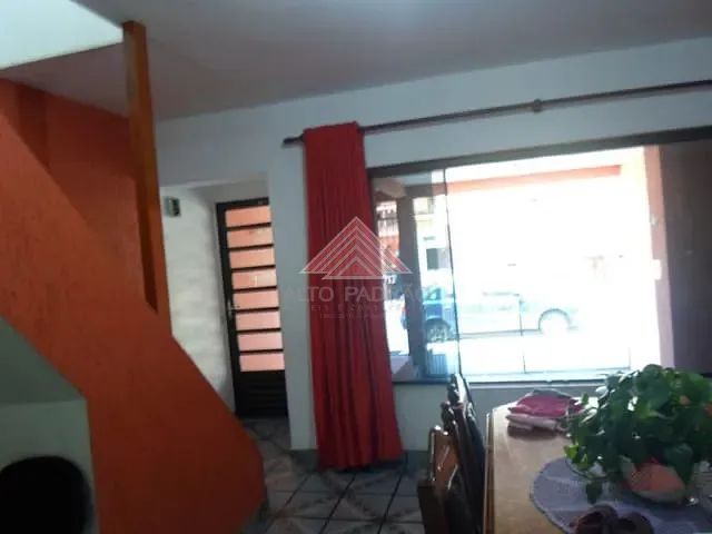 Sobrado à venda, no bairro Parque São Vicente em Mauá