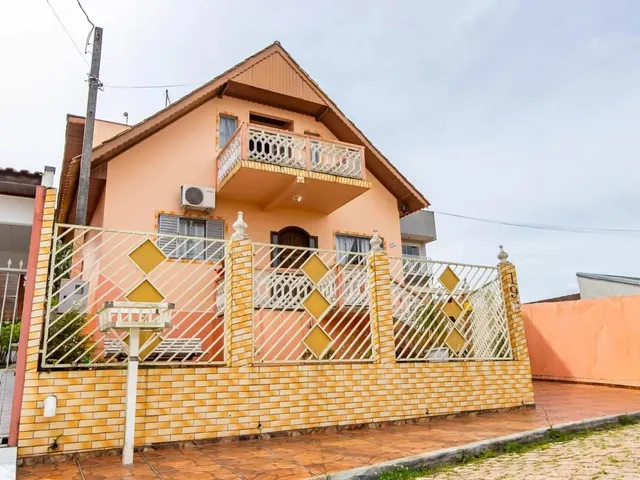 Sobrado com 456m² 4 quartos e 2 banheiros, à venda, no bairro Del Rey em São José Dos Pinhais