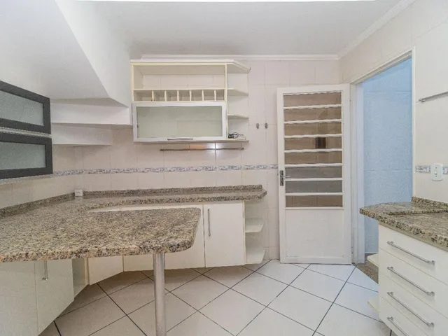 Casa 3 quartos e 3 banheiros, à venda, no bairro Campo Comprido em Curitiba