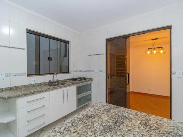 Sobrado 3 quartos e 3 banheiros, à venda, no bairro Campo Comprido em Curitiba