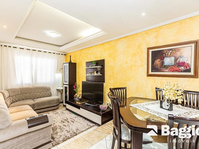 Sobrado com 204m² 3 quartos e 3 banheiros, à venda, no bairro Orleans em Curitiba