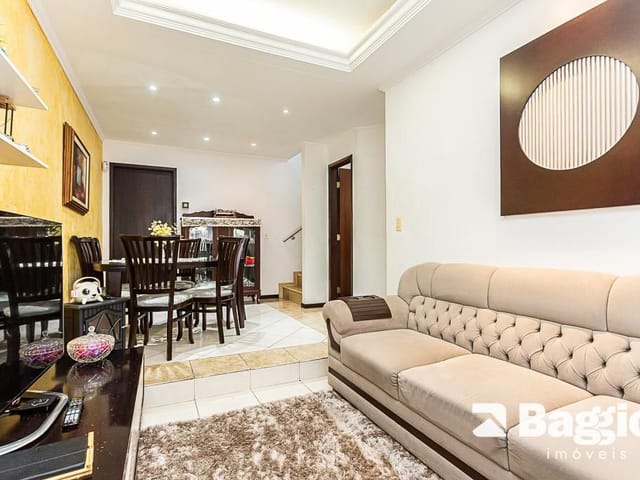 Casa com 204m² 3 quartos e 3 banheiros, à venda, no bairro Orleans em Curitiba