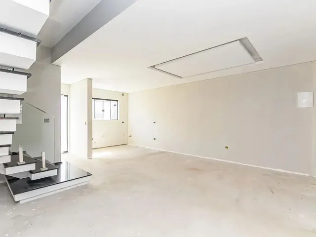 Casa 3 quartos e 3 banheiros, à venda, no bairro Campo Comprido em Curitiba