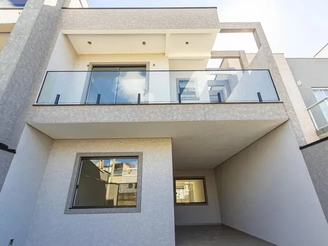 Casa 3 quartos e 3 banheiros, à venda, no bairro Campo Comprido em Curitiba