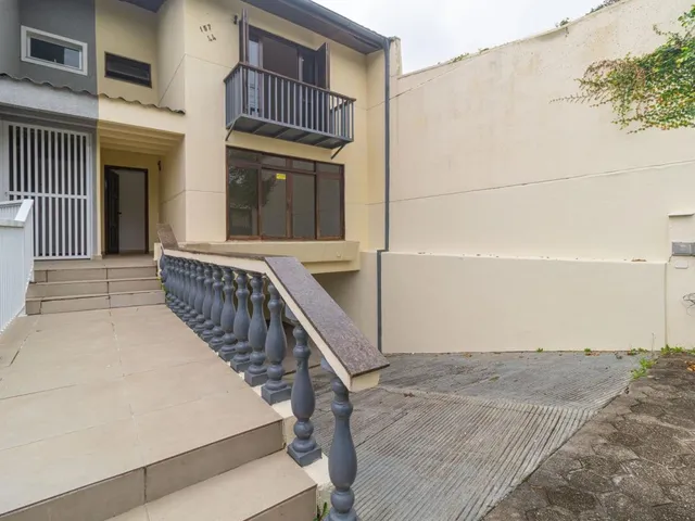 Sobrado 3 quartos e 4 banheiros, para alugar, no bairro Pilarzinho em Curitiba