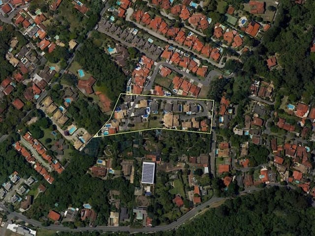 Sobrado com 360m² 4 quartos e 6 banheiros, à venda, no bairro Granja Santa Maria em Carapicuíba