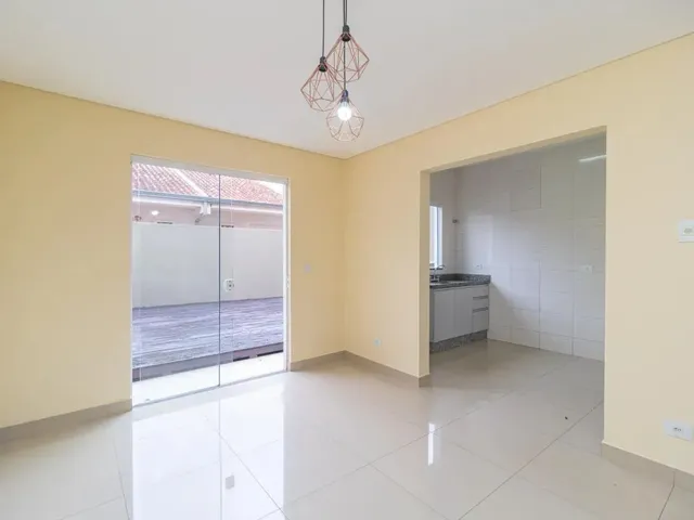 Casa 3 quartos e 3 banheiros, para alugar, no bairro Campo Comprido em Curitiba