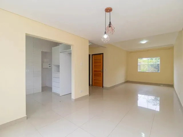 Casa 3 quartos e 3 banheiros, para alugar, no bairro Campo Comprido em Curitiba