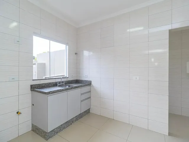 Casa 3 quartos e 3 banheiros, para alugar, no bairro Campo Comprido em Curitiba