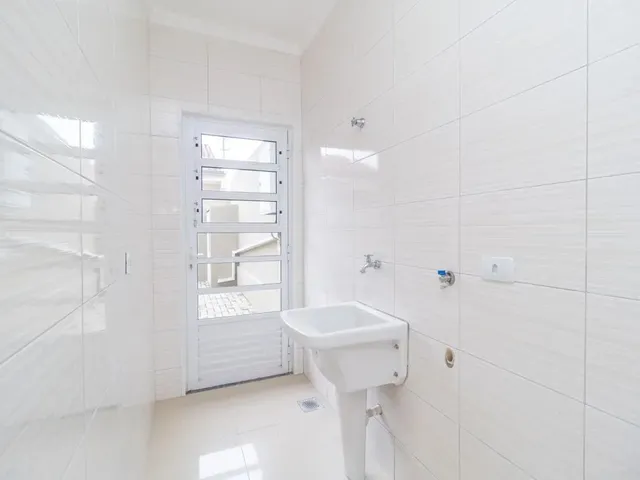 Sobrado 3 quartos e 1 banheiro, para alugar, no bairro Campo Comprido em Curitiba