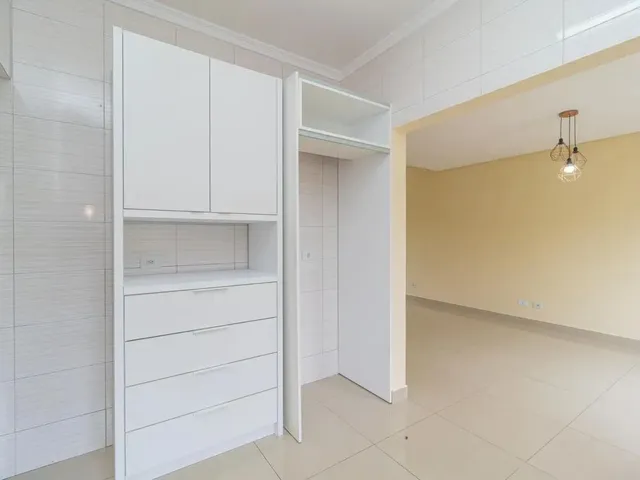 Casa 3 quartos e 3 banheiros, para alugar, no bairro Campo Comprido em Curitiba