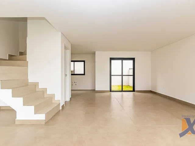 Sobrado com 100m² 3 quartos e 2 banheiros, à venda, no bairro Xaxim em Curitiba