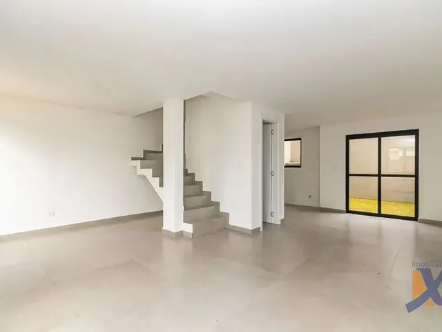 Sobrado com 90m² 3 quartos e 2 banheiros, à venda, no bairro Xaxim em Curitiba
