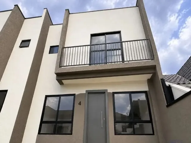 Sobrado com 90m² 3 quartos e 2 banheiros, à venda, no bairro Xaxim em Curitiba