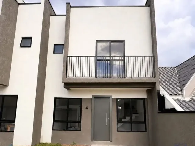 Sobrado com 90m² 3 quartos e 2 banheiros, à venda, no bairro Xaxim em Curitiba