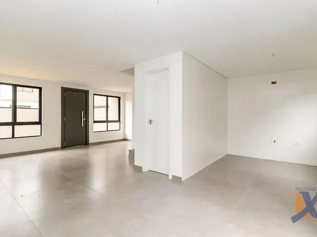 Sobrado com 90m² 3 quartos e 2 banheiros, à venda, no bairro Xaxim em Curitiba