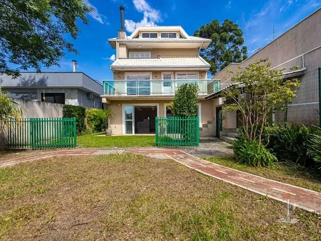 Sobrado com 600m² 4 quartos e 3 banheiros, à venda, no bairro Tingui em Curitiba