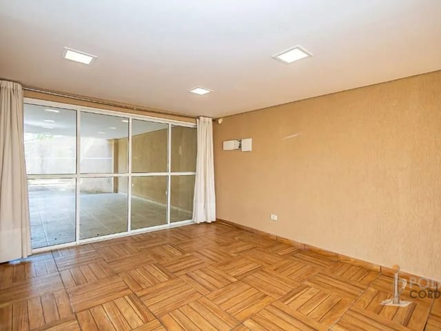 Casa com 600m² 4 quartos e 3 banheiros, à venda, no bairro Tingui em Curitiba