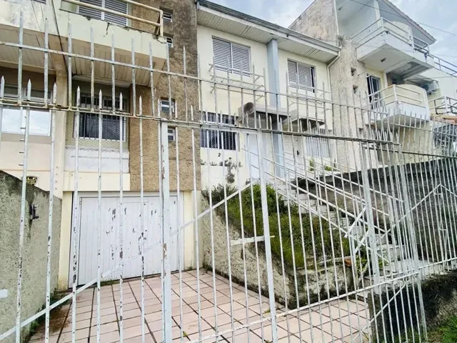 Casa 3 quartos e 5 banheiros, à venda, no bairro Rebouças em Curitiba