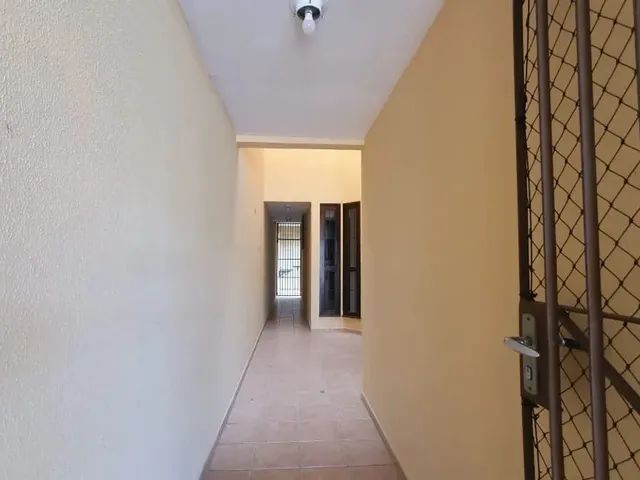 Sobrado 3 quartos e 4 banheiros, para alugar, no bairro Xaxim em Curitiba