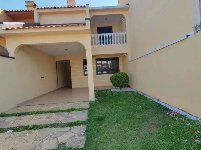 Sobrado 3 quartos e 4 banheiros, para alugar, no bairro Xaxim em Curitiba