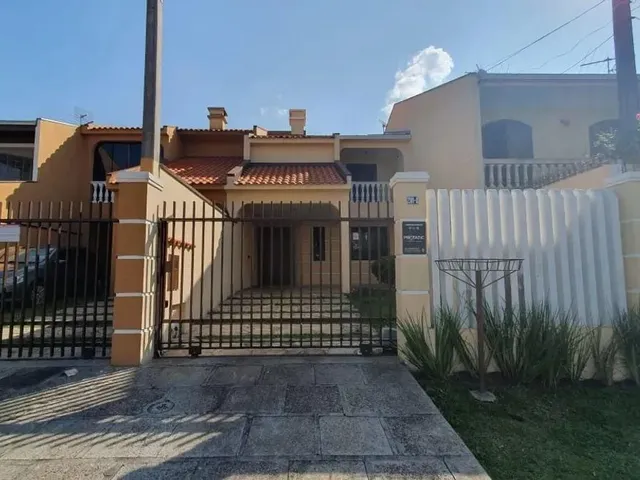 Sobrado 3 quartos e 4 banheiros, para alugar, no bairro Xaxim em Curitiba