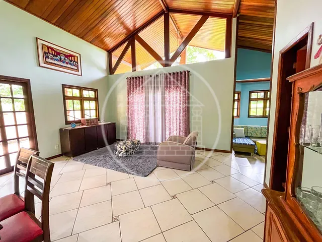 Sobrado com 600m² 5 quartos e 6 banheiros, à venda, no bairro Loteamento Chacaras Embu-Guacu em Embu-Guaçu