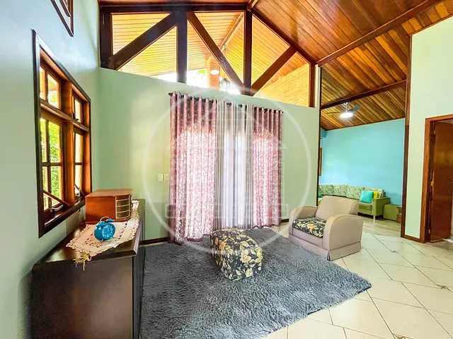 Sobrado com 600m² 5 quartos e 6 banheiros, à venda, no bairro Loteamento Chacaras Embu-Guacu em Embu-Guaçu