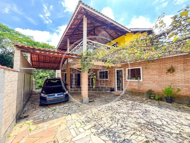 Sobrado com 600m² 5 quartos e 6 banheiros, à venda, no bairro Loteamento Chacaras Embu-Guacu em Embu-Guaçu