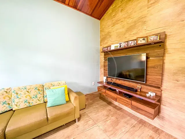 Sobrado com 600m² 5 quartos e 6 banheiros, à venda, no bairro Loteamento Chacaras Embu-Guacu em Embu-Guaçu