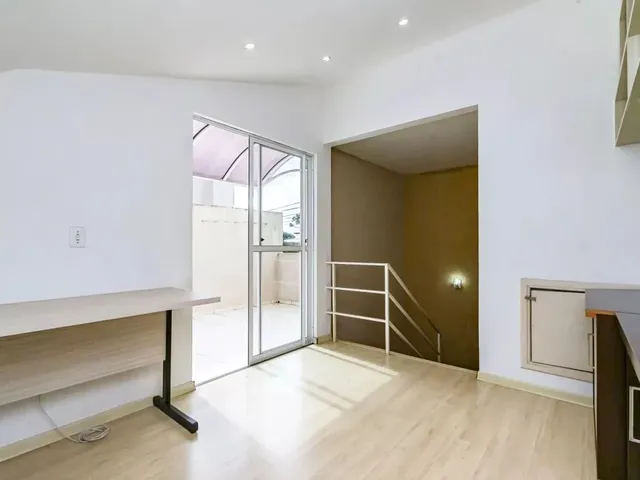 Casa 3 quartos e 3 banheiros, à venda, no bairro Xaxim em Curitiba