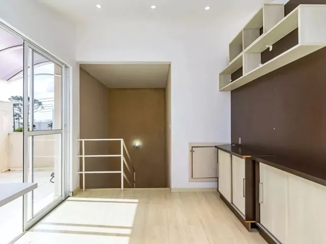 Casa 3 quartos e 3 banheiros, à venda, no bairro Xaxim em Curitiba