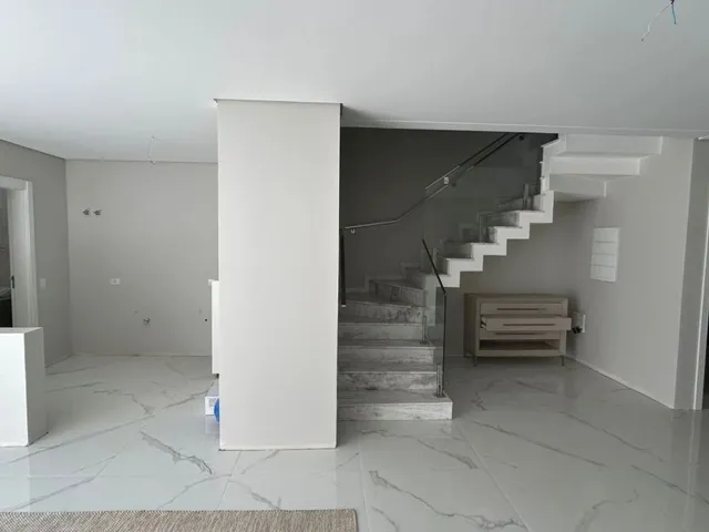 Sobrado 3 quartos e 8 banheiros, à venda, no bairro Jardim Social em Curitiba