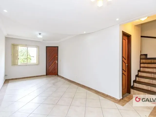 Sobrado 3 quartos e 2 banheiros, para alugar, no bairro Uberaba em Curitiba