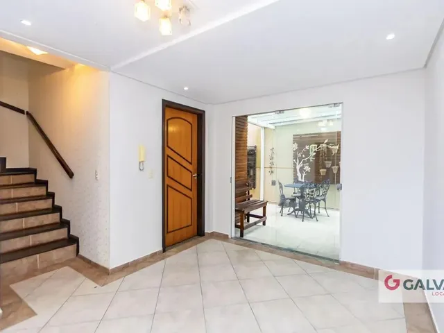 Sobrado 3 quartos e 2 banheiros, para alugar, no bairro Uberaba em Curitiba