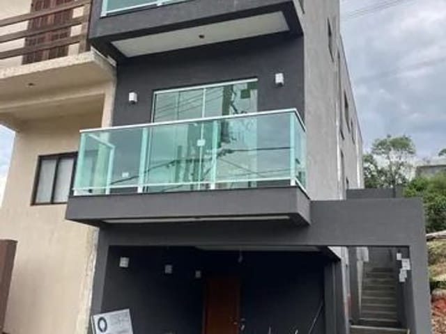 Sobrado com 144m² 3 quartos e 3 banheiros, à venda, no bairro Parque Frondoso em Cotia