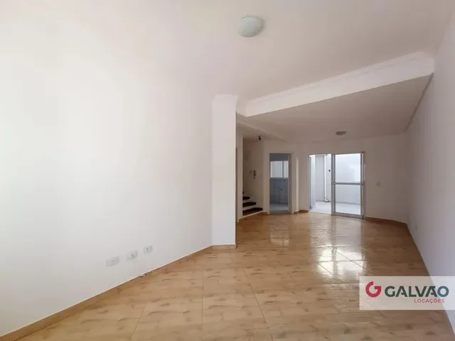 Sobrado 3 quartos e 3 banheiros, para alugar, no bairro Uberaba em Curitiba