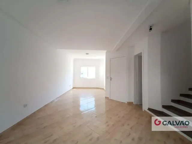 Sobrado 3 quartos e 3 banheiros, para alugar, no bairro Uberaba em Curitiba