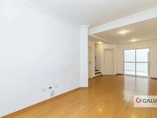 Sobrado 3 quartos e 3 banheiros, para alugar, no bairro Uberaba em Curitiba