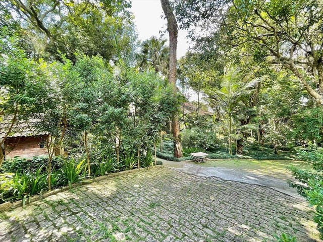 Sobrado com 3316m² 3 quartos e 4 banheiros, à venda, no bairro Chácara Santa Lúcia dos Ypes em Carapicuíba