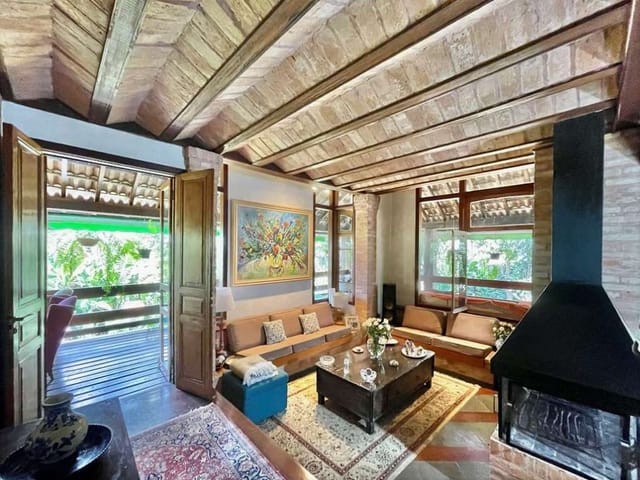 Sobrado com 3316m² 3 quartos e 4 banheiros, à venda, no bairro Chácara Santa Lúcia dos Ypes em Carapicuíba