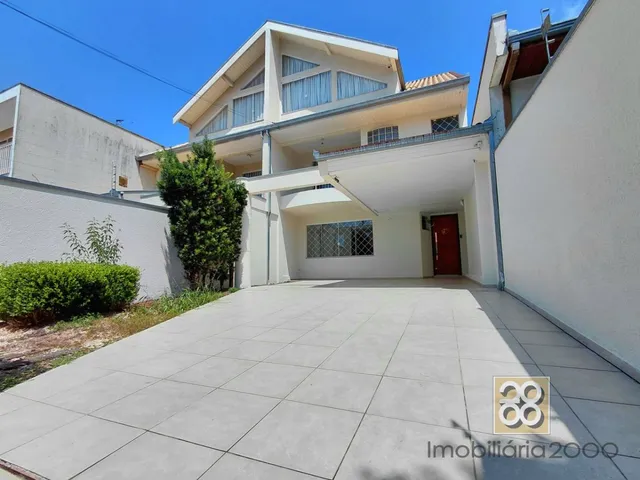 Sobrado 3 quartos e 3 banheiros, para alugar, no bairro Bacacheri em Curitiba