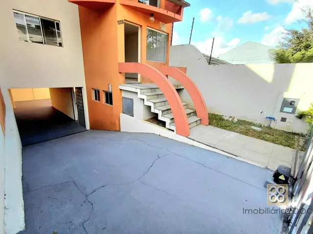 Sobrado 3 quartos e 3 banheiros, para alugar, no bairro Vista Alegre em Curitiba