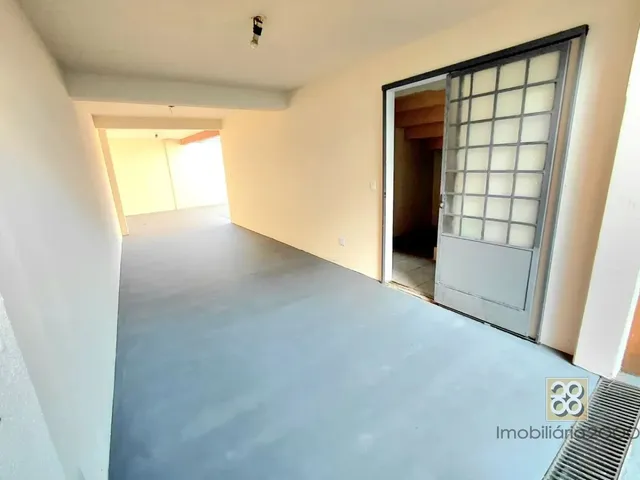 Sobrado 3 quartos e 1 banheiro, para alugar, no bairro Vista Alegre em Curitiba