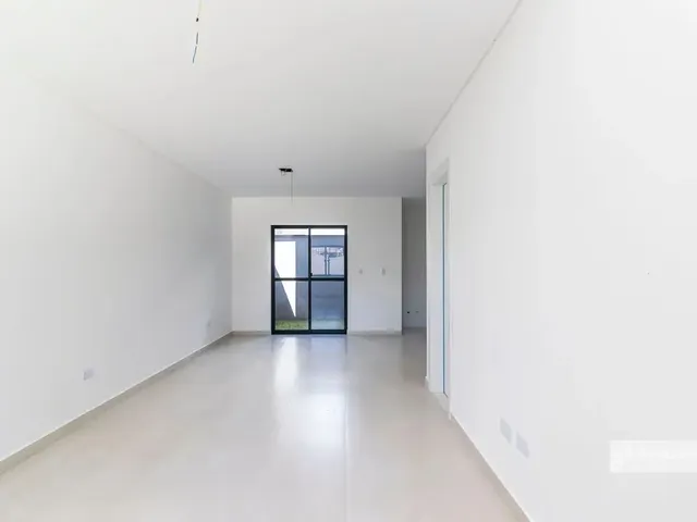Sobrado 3 quartos e 3 banheiros, à venda, no bairro Uberaba em Curitiba