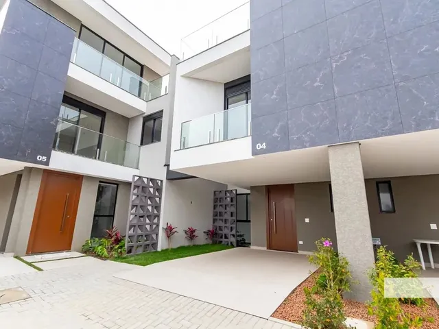 Sobrado 3 quartos e 5 banheiros, à venda, no bairro Santa Felicidade em Curitiba