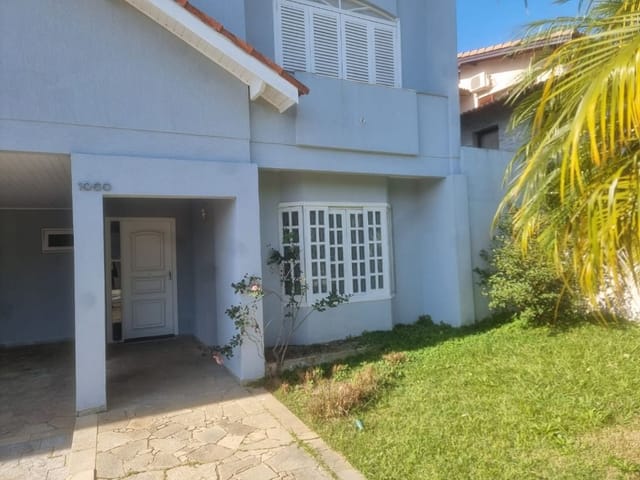 Sobrado com 360m² 4 quartos e 5 banheiros, à venda, no bairro Alphaville em Santana de Parnaíba
