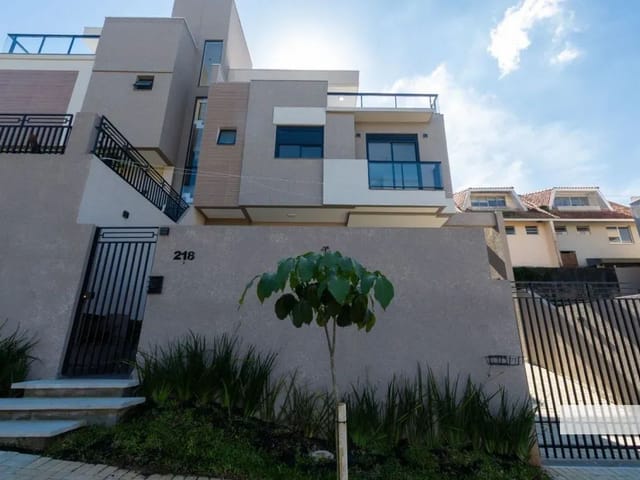 Sobrado 3 quartos e 4 banheiros, à venda, no bairro Vista Alegre em Curitiba