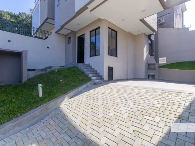 Sobrado 3 quartos e 4 banheiros, à venda, no bairro Vista Alegre em Curitiba