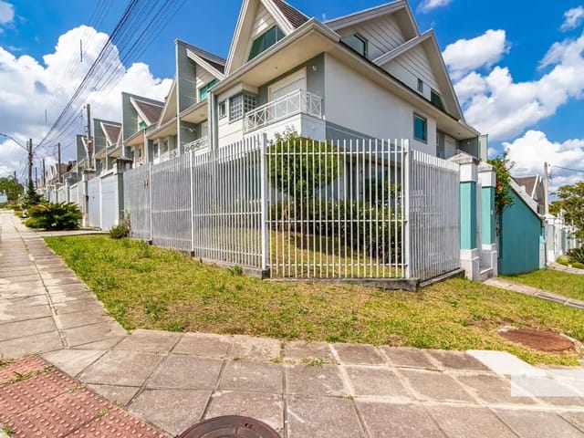 Sobrado 3 quartos e 8 banheiros, à venda, no bairro Jardim das Américas em Curitiba